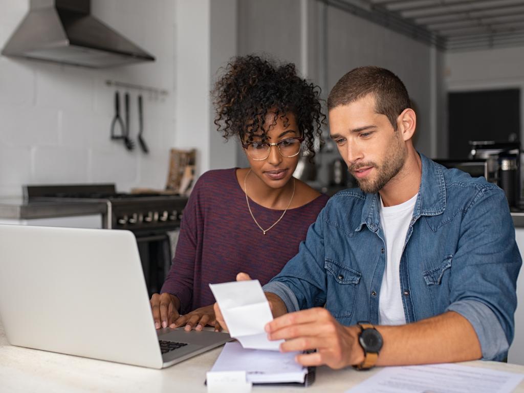 Man and woman calculating L